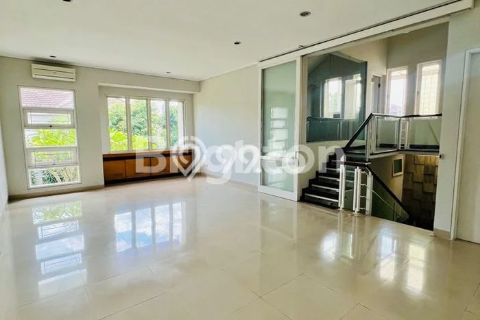 Rumah Elit Modern Siap Huni di Pondok Indah Jakarta Selatan Rumah Elit Modern Siap Huni di Pondok Indah Jakarta Selatan