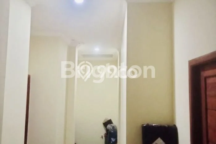 Hunian Mewah Dijual LT 240m2 di Matraman, Jakarta Timur Hunian Mewah Dijual LT 240m2 di Matraman, Jakarta Timur