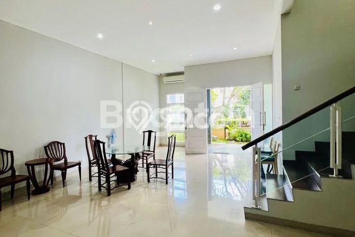 Rumah Elit Modern Siap Huni di Pondok Indah Jakarta Selatan Rumah Elit Modern Siap Huni di Pondok Indah Jakarta Selatan