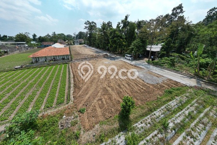 Tanah Kosong Dijual di Sleman dengan Area 140m2 Tanah Kosong Dijual di Sleman dengan Area 140m2