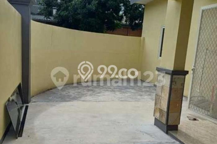 Rumah Strategis Modern Lb 160m2 di Wiyung, Surabaya Rumah Strategis Modern Lb 160m2 di Wiyung, Surabaya