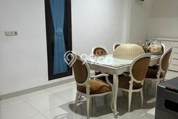 Dijual Rumah Luas Elegan Dengan View Cantik di Taman Meruya, Jakarta Barat Dijual Rumah Luas Elegan Dengan View Cantik di Taman Meruya, Jakarta Barat