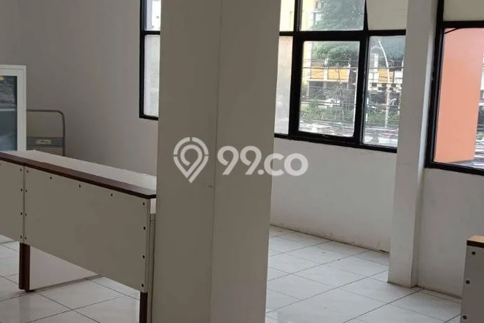 Ruko For Rent di Matraman, Luas 300m2m², Area Komersial, Jalan Utama Ruko For Rent di Matraman, Luas 300m2m², Area Komersial, Jalan Utama