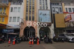 INVESTASI CERDAS! Ruko di Ciledug, Luas 300m2m², Akses Mainroad INVESTASI CERDAS! Ruko di Ciledug, Luas 300m2m², Akses Mainroad
