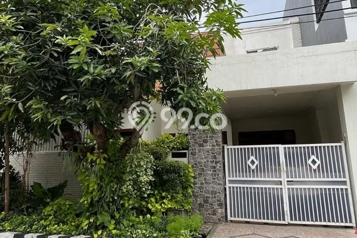Hunian Mewah LB 250m2 Siap Pakai Desain Elegan di Ketintang, Surabaya Hunian Mewah LB 250m2 Siap Pakai Desain Elegan di Ketintang, Surabaya
