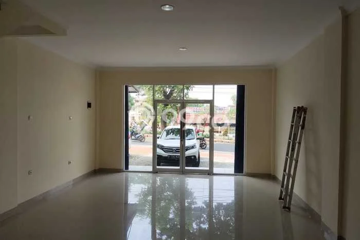 Ruko Komersial Disewakan di BSD Tangerang Selatan Luas 180m2 Ruko Komersial Disewakan di BSD Tangerang Selatan Luas 180m2