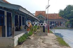 Rumah Strategis dengan Luas Tanah 180m² dan Luas Bangunan 180m² di Area Serpong, Tangerang Selatan Rumah Strategis dengan Luas Tanah 180m² dan Luas Bangunan 180m² di Area Serpong, Tangerang Selatan