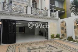 Rumah Luxury Modern Tanpa Renovasi di Kemang Jakarta Selatan Rumah Luxury Modern Tanpa Renovasi di Kemang Jakarta Selatan