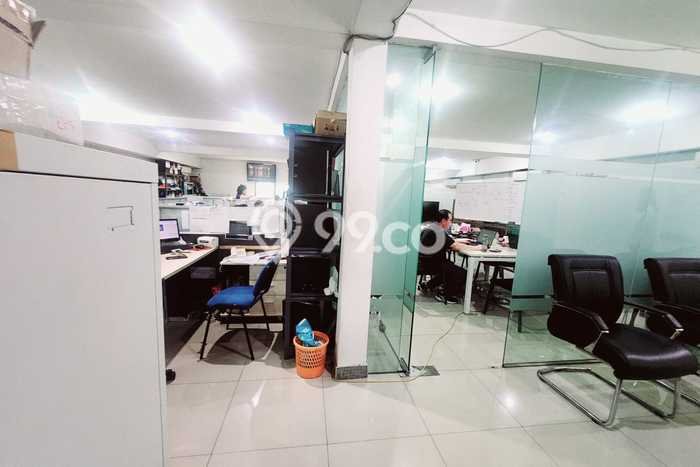 Ruko untuk disewa di Serpong punya LT 220m2 & LB 450m2 harga sewa kompetitif Ruko untuk disewa di Serpong punya LT 220m2 & LB 450m2 harga sewa kompetitif