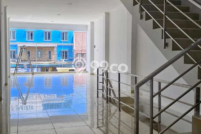 Ruko untuk Disewa di Pusat Tangerang Selatan Luas Bangunan 268m2 Ruko untuk Disewa di Pusat Tangerang Selatan Luas Bangunan 268m2