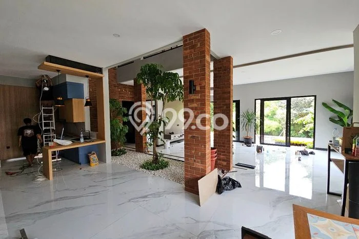 For Sale Rumah Mewah Exclusive di Serpong, Tangerang Selatan For Sale Rumah Mewah Exclusive di Serpong, Tangerang Selatan