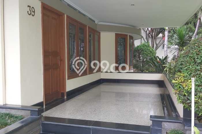 Rumah Elit Modern Tanpa Renovasi di Cibeunying Bandung Rumah Elit Modern Tanpa Renovasi di Cibeunying Bandung