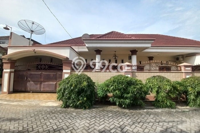 Dijual Cepat Rumah Bagus Siap Huni LB 242m2 di Sidoarjo, Sidoarjo Dijual Cepat Rumah Bagus Siap Huni LB 242m2 di Sidoarjo, Sidoarjo