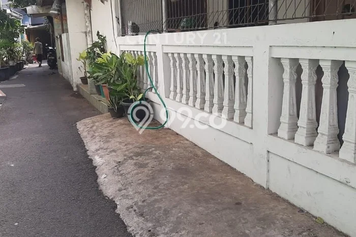 Rumah Luas Asri 3 KT Siap Pakai di Utan Kayu Jakarta Timur Rumah Luas Asri 3 KT Siap Pakai di Utan Kayu Jakarta Timur