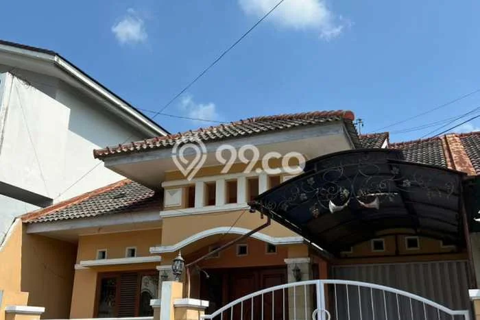 Rumah Cantik Siap Huni Di Banyumanik Luas 180m2 Lokasi Strategis Rumah Cantik Siap Huni Di Banyumanik Luas 180m2 Lokasi Strategis