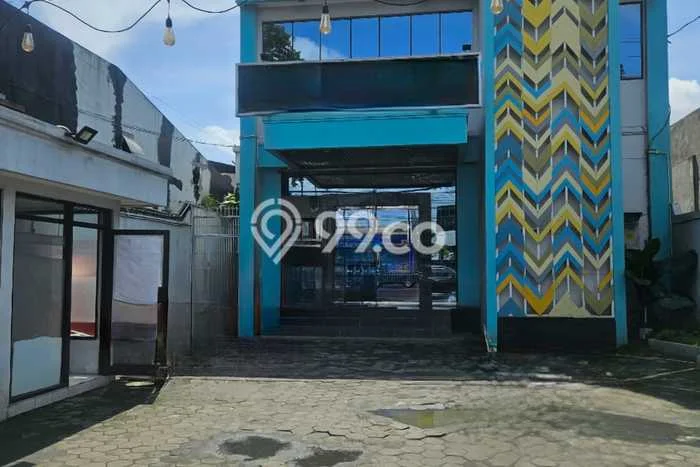 Ruko Disewa di Semarang dengan LB 180m2 Area Komersial Ramai Ruko Disewa di Semarang dengan LB 180m2 Area Komersial Ramai