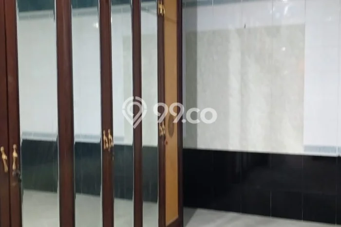Disewakan! Rumah 5 Kamar Tidur &
4 Kamar Mandi di Intercon, Jakarta Barat Disewakan! Rumah 5 Kamar Tidur &
4 Kamar Mandi di Intercon, Jakarta Barat