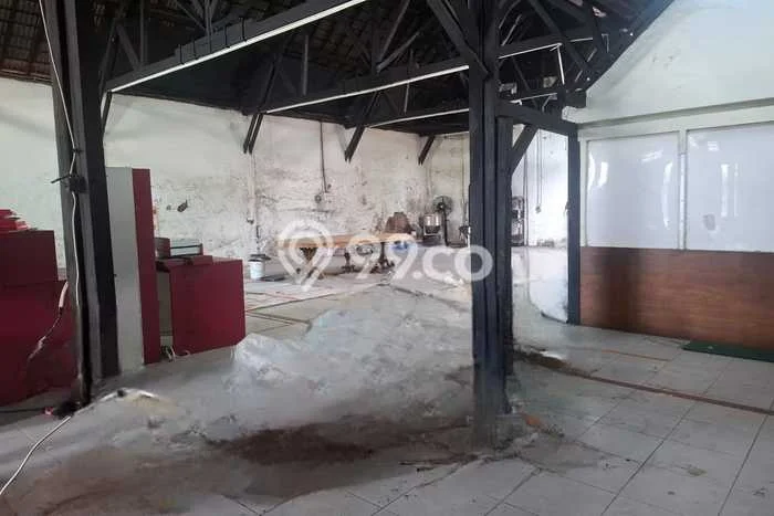 Disewakan Gudang komersial di Jatinegara luas bangunan 650m2 Disewakan Gudang komersial di Jatinegara luas bangunan 650m2