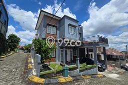 Disewakan! Rumah 6 Kamar Tidur &
4 Kamar Mandi di Sepinggan, Balikpapan Disewakan! Rumah 6 Kamar Tidur &
4 Kamar Mandi di Sepinggan, Balikpapan