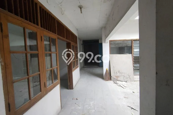Unit Komersial Paling Strategis di Banjarsari Surakarta dengan LB 360m2 Unit Komersial Paling Strategis di Banjarsari Surakarta dengan LB 360m2