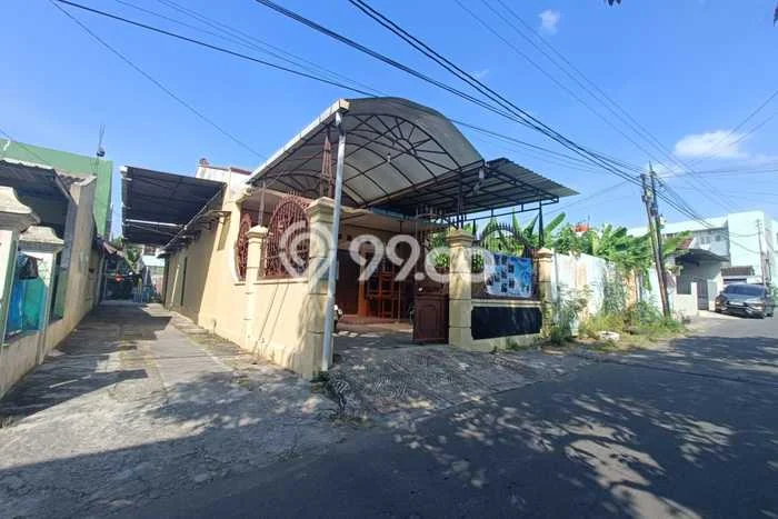 For Sale Rumah 6 Kamar Lokasi Ideal Nyaman dan Strategis di Jebres For Sale Rumah 6 Kamar Lokasi Ideal Nyaman dan Strategis di Jebres