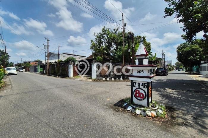 Rumah Eksklusif Dijual LT 805m2 di Laweyan, Surakarta Rumah Eksklusif Dijual LT 805m2 di Laweyan, Surakarta