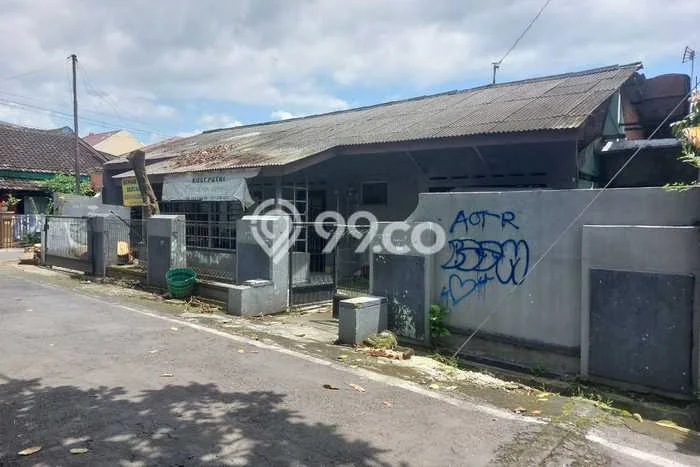 Dijual Rumah 10 Kamar Lokasi Ideal Nyaman dan Strategis di Laweyan Dijual Rumah 10 Kamar Lokasi Ideal Nyaman dan Strategis di Laweyan