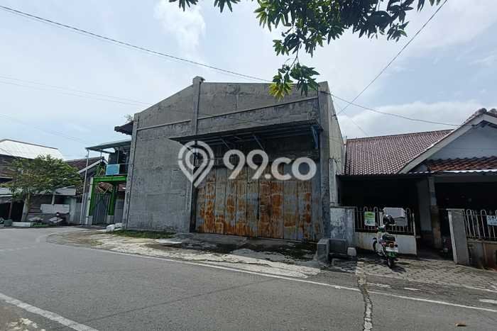 Gudang untuk disewa di Jebres punya LT 400m2 & LB 400m2 harga sewa kompetitif Gudang untuk disewa di Jebres punya LT 400m2 & LB 400m2 harga sewa kompetitif