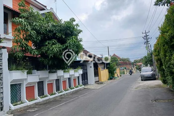 Rumah Strategis Modern Lb 150m2 di Laweyan, Surakarta Rumah Strategis Modern Lb 150m2 di Laweyan, Surakarta