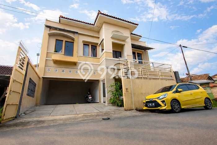 Rumah Strategis Modern Lb 350m2 di Serengan, Surakarta Rumah Strategis Modern Lb 350m2 di Serengan, Surakarta