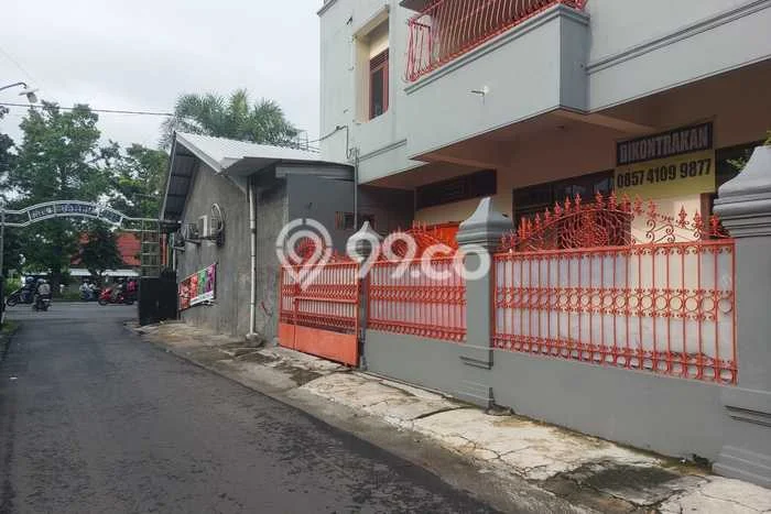 Lokasi terbaik! Rumah siap huni disewakan di Laweyan LB 250m2 Lokasi terbaik! Rumah siap huni disewakan di Laweyan LB 250m2