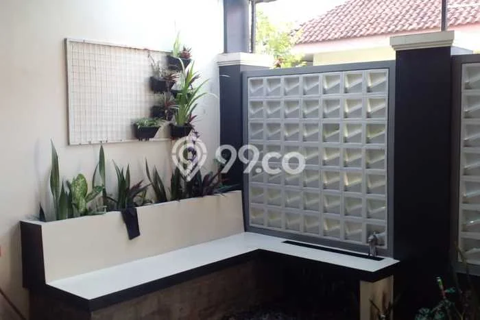 Rumah Strategis Modern Lb 228m2 di Laweyan, Surakarta Rumah Strategis Modern Lb 228m2 di Laweyan, Surakarta