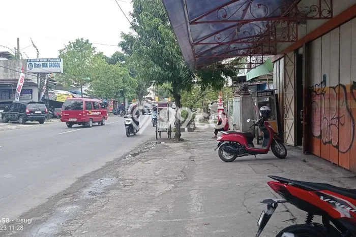 Ruko bagus disewakan di Grogol Sukoharjo dengan LB 225m2 harga sewa terbaik Ruko bagus disewakan di Grogol Sukoharjo dengan LB 225m2 harga sewa terbaik