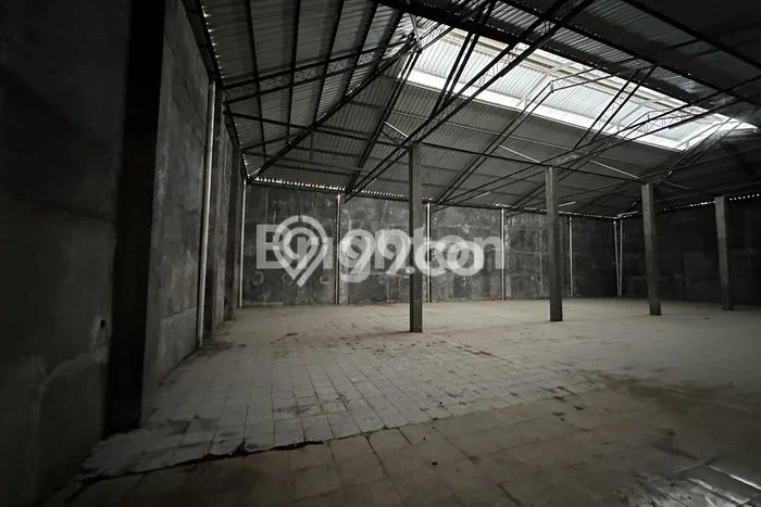 Unit Gudang disewakan di Banjarsari Solo dengan LT 1800m2 / LB 1650m2 Unit Gudang disewakan di Banjarsari Solo dengan LT 1800m2 / LB 1650m2