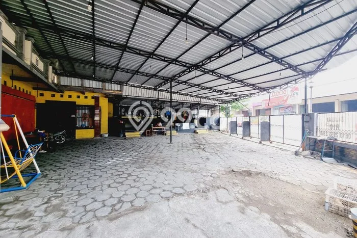 Komersial bagus disewakan di Jebres Surakarta dengan LB 200m2 harga sewa terbaik Komersial bagus disewakan di Jebres Surakarta dengan LB 200m2 harga sewa terbaik