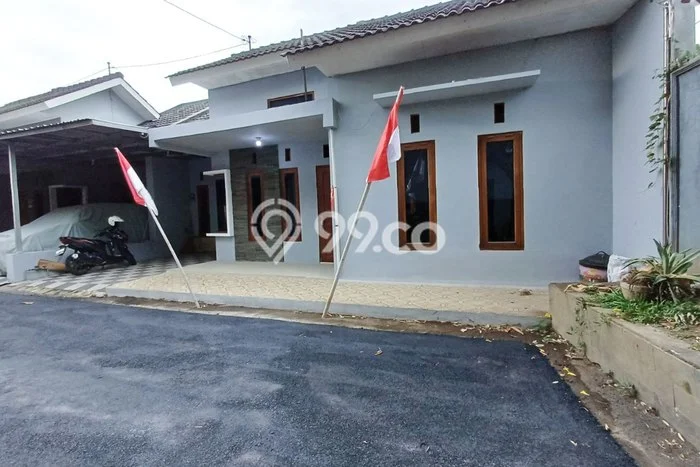 Rumah di Colomadu, 1 KM, Dekat Pusat Kota, Luas 90m² LB 70m² Rumah di Colomadu, 1 KM, Dekat Pusat Kota, Luas 90m² LB 70m²