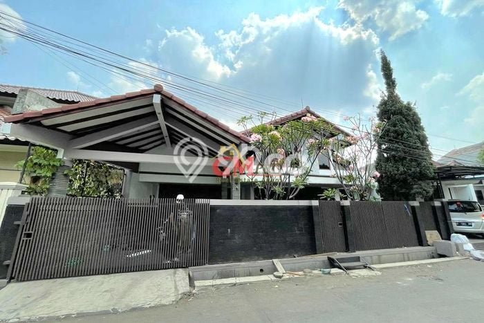 Rumah Luxury Modern Tanpa Renovasi di Buah Batu Bandung Rumah Luxury Modern Tanpa Renovasi di Buah Batu Bandung