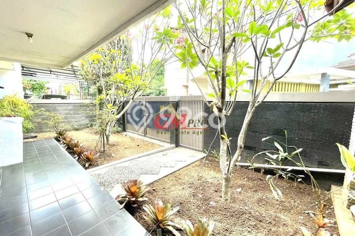 Rumah Luxury Modern Tanpa Renovasi di Buah Batu Bandung Rumah Luxury Modern Tanpa Renovasi di Buah Batu Bandung