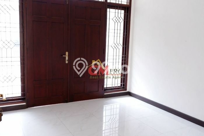 Ready to Use! Premium House LT 293m2 Desain Elegan di Hegarmanah Ready to Use! Premium House LT 293m2 Desain Elegan di Hegarmanah
