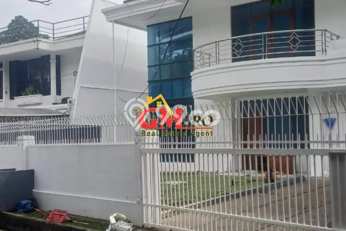 Disewakan! Rumah 4 Kamar Tidur &
3 Kamar Mandi di Hegarmanah, Bandung Disewakan! Rumah 4 Kamar Tidur &
3 Kamar Mandi di Hegarmanah, Bandung