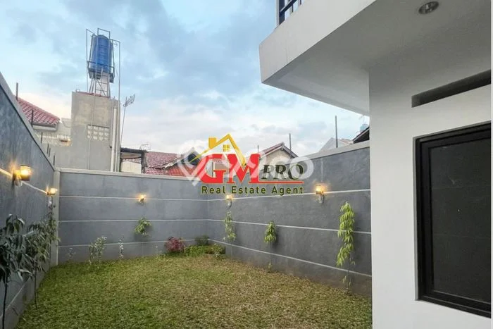 Ready to Use! Luxury House LT 184m2 Desain Elegan di Turangga Ready to Use! Luxury House LT 184m2 Desain Elegan di Turangga