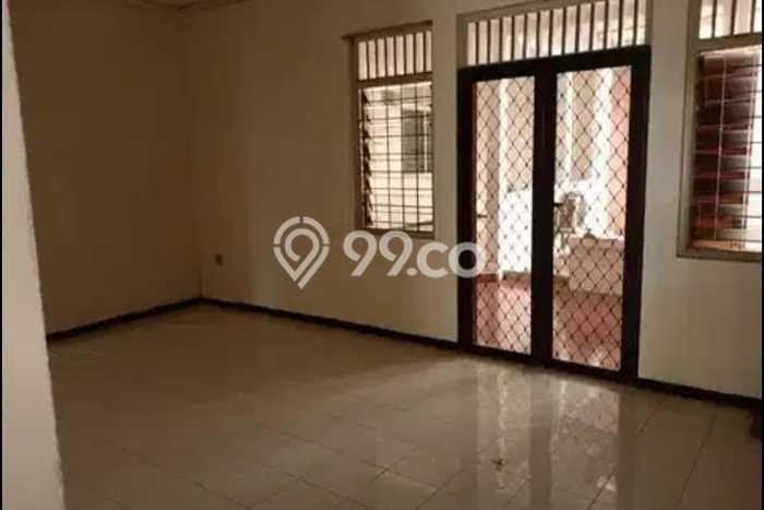 Rumah Asri area Wonocolo, 4 KT, Luas 300m2m² Bangunan 400m2m² Rumah Asri area Wonocolo, 4 KT, Luas 300m2m² Bangunan 400m2m²