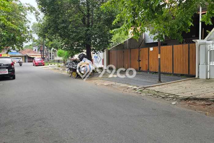 Rumah Luxury Modern Tanpa Renovasi di Raya Darmo Surabaya Rumah Luxury Modern Tanpa Renovasi di Raya Darmo Surabaya