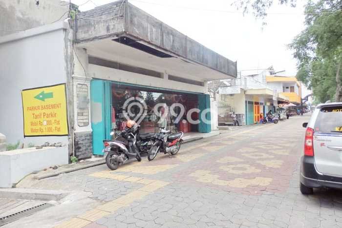 Unit Komersial Paling Strategis di Laweyan Surakarta dengan LB 218m2 Unit Komersial Paling Strategis di Laweyan Surakarta dengan LB 218m2