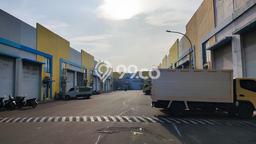 Gudang Disewa di Jakarta Barat dengan LB 190m2 Area Komersial Ramai Gudang Disewa di Jakarta Barat dengan LB 190m2 Area Komersial Ramai