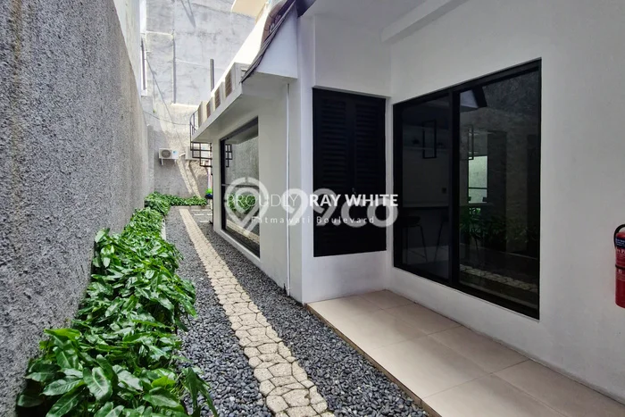 Rumah Modern Dikontrakkan di Kebayoran Baru Jakarta Selatan Area Sangat Strategis Rumah Modern Dikontrakkan di Kebayoran Baru Jakarta Selatan Area Sangat Strategis
