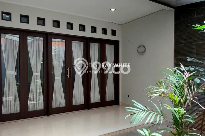 Rumah Bagus Siap Huni Di Kebayoran Baru Luas 360m2 Lokasi Strategis Rumah Bagus Siap Huni Di Kebayoran Baru Luas 360m2 Lokasi Strategis