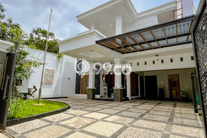 Hunian Ideal dengan LT 691m2 & LB 576m2 Dikontrakkan di Kemang Hunian Ideal dengan LT 691m2 & LB 576m2 Dikontrakkan di Kemang