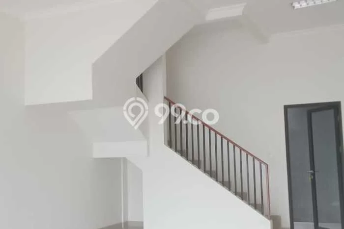 Disewakan Ruko di Kawasan Ramai Gading Serpong Luas 104m2 Disewakan Ruko di Kawasan Ramai Gading Serpong Luas 104m2