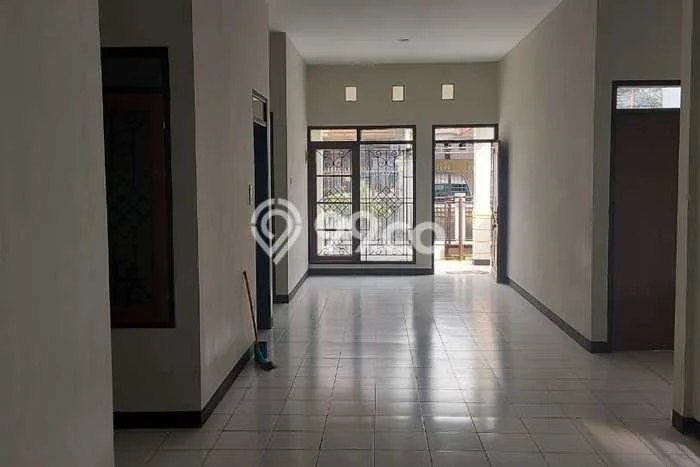 NEW LISTING! Rumah kawasan Taman Kopo Indah, Siap Huni, 3 KT, Akses Taman Kopo Indah, Bandung, Bandung, Luas 162m2m² Bangunan 153m2m² NEW LISTING! Rumah kawasan Taman Kopo Indah, Siap Huni, 3 KT, Akses Taman Kopo Indah, Bandung, Bandung, Luas 162m2m² Bangunan 153m2m²